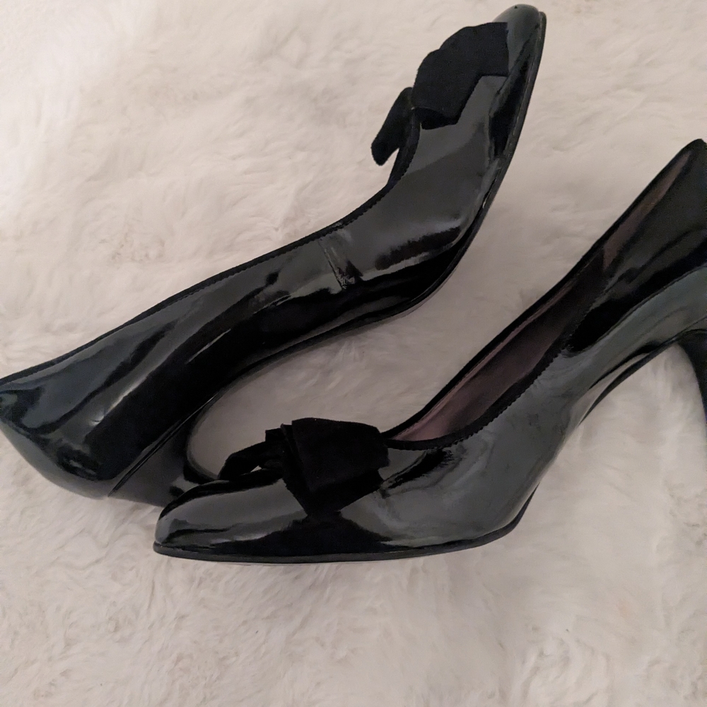 Bandolino Black Patent Leather Heels Suede Bow Pumps Pointed Toe Work - Picture 5 of 9